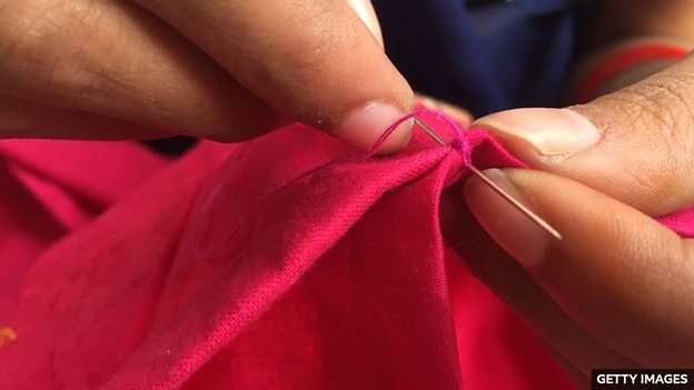 辨析三个包含单词 “hand” 的介词短语：with hand、by hand