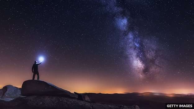 Is the Universe running out of stars? 宇宙中的恒星正逐渐枯竭吗？